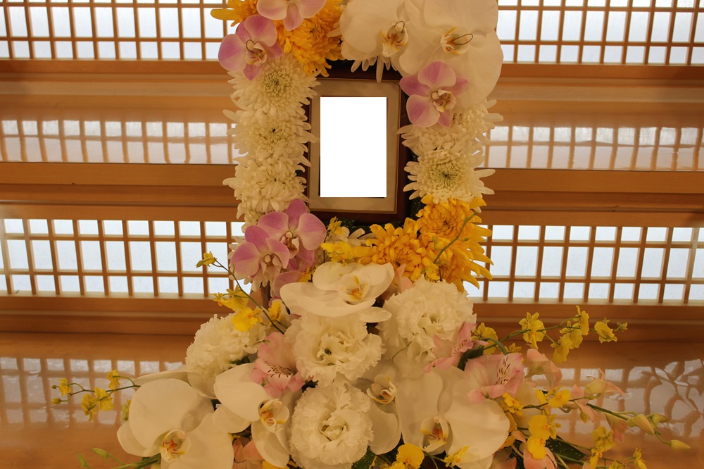 費用はかけずに行いたいし、故人の希望も火葬式希望だけど。 やっぱり最後はお別れの場は作りたい…。 私自身が花屋なのですが、お花を準備して飾ってもいいですか？